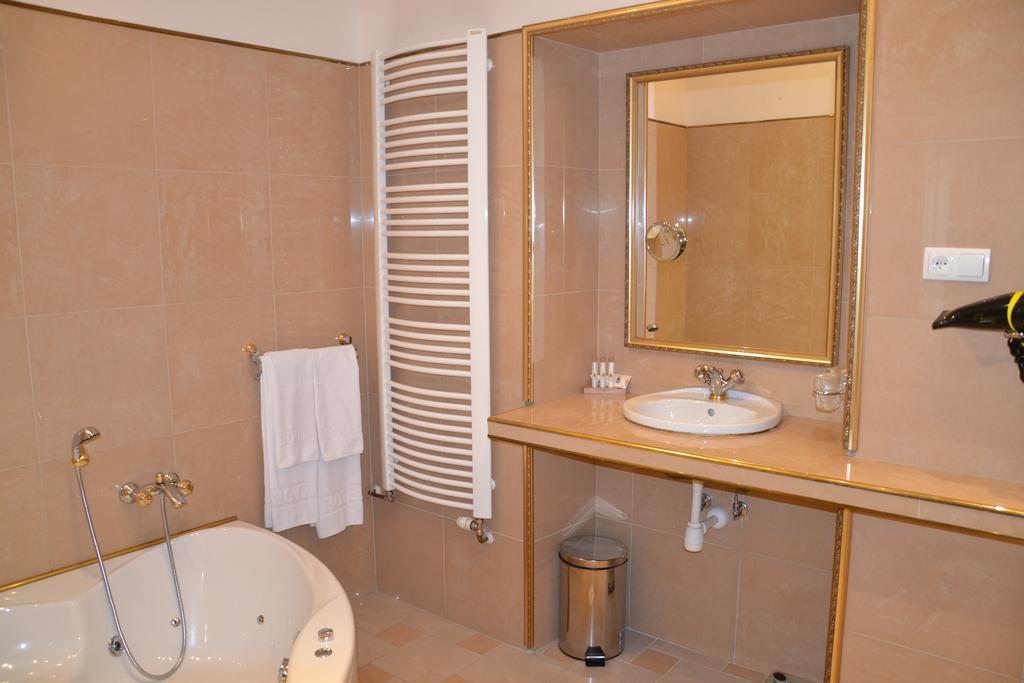 Hotel Bristol Tarnów Eksteriør bilde